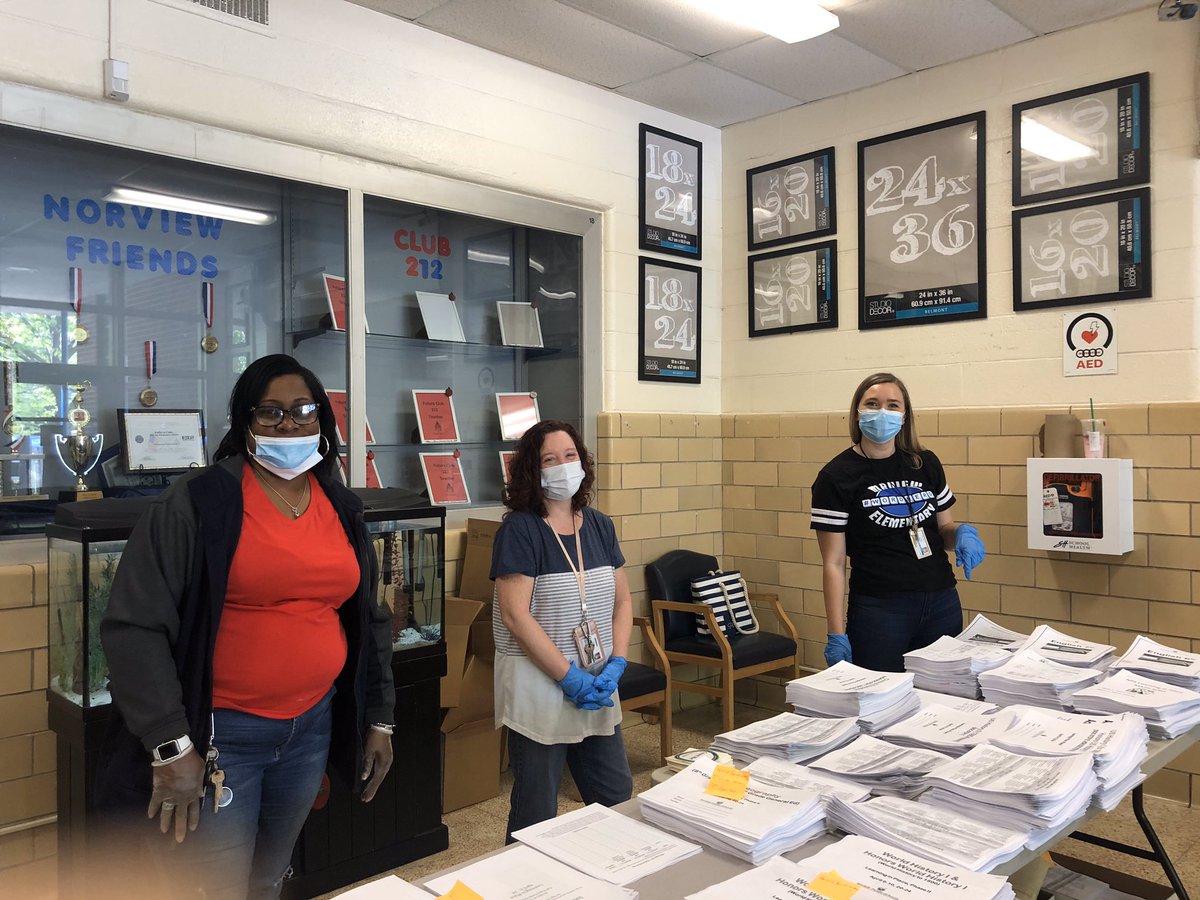 NPSchools_VA's tweet image. We truly appreciate the #NorviewElementary volunteers today: Ms. Veronique Copeland, Ms. Becky Hardner, Ms. Kim
Ladner, Ms. Debbie Gaye, and Principal Kathryn Caple.
#LearningInPlace #NPSInThisTogether