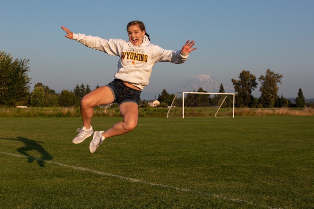 ChrisEgan5's tweet photo. Time for another @KING5Seattle @KING5Sports senior salute! Congrats to Rae Gerking from @TheRealHazenHS ! @Raebird_14 has a 3.975 GPA, she is the captain of her high school and club soccer team at @WAPremier and will attend the University of Wyoming next year to play soccer. https://t.co/T8YBvKdhoU