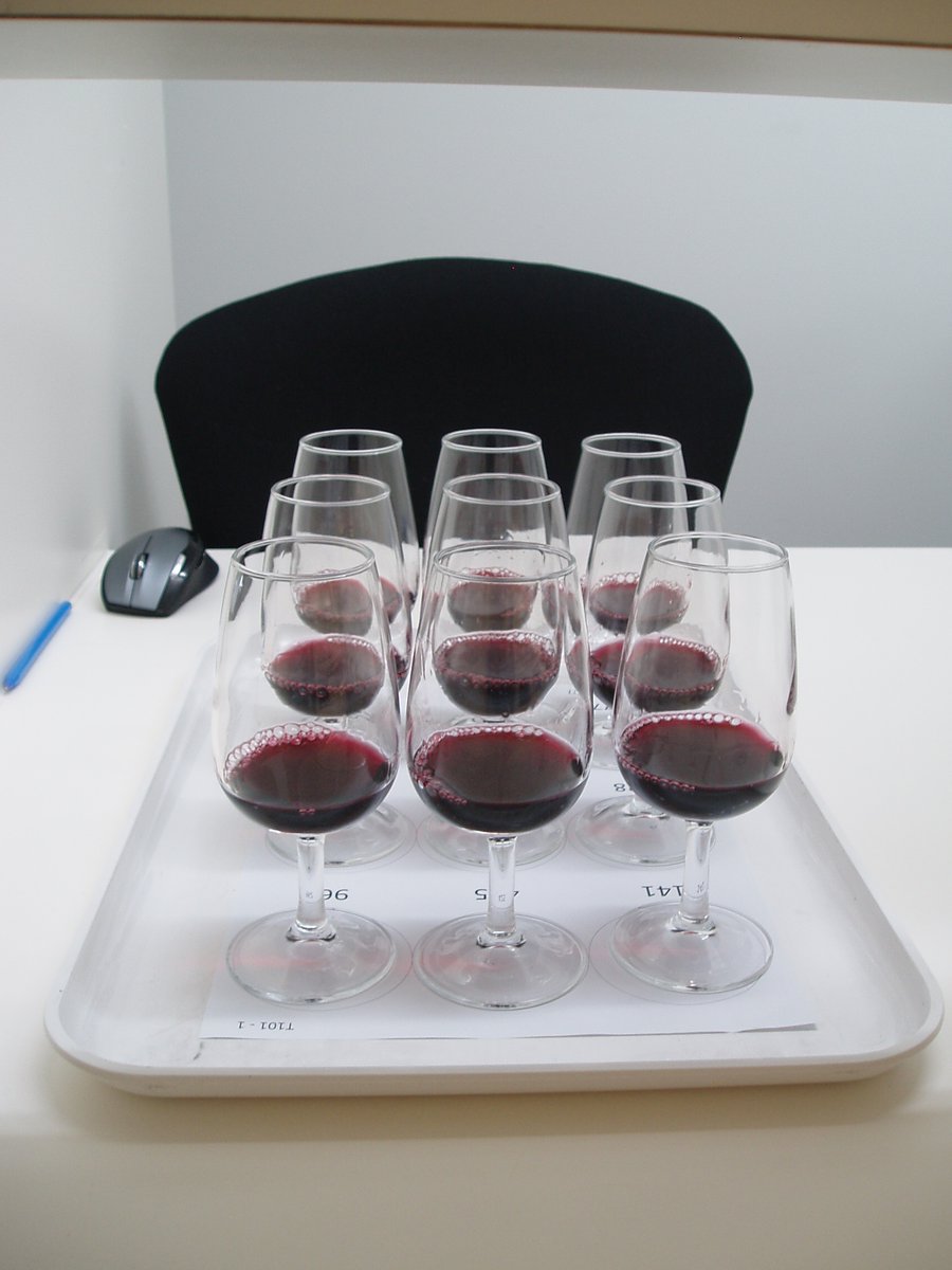 April's issue of Technical Review is now available to download. It includes an article on how good the wine community is at identifying taints and faults, plus all the latest grape and wine literature. Some reading to enjoy while staying home this Easter! ow.ly/EM1F50z9Ae8