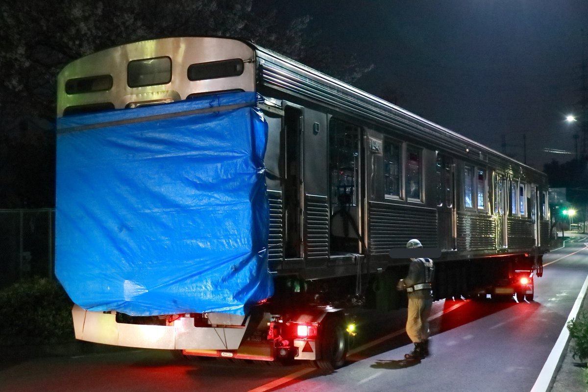 Tokuchan4698606's tweet photo. 【2020.4.8 東急8500系8625F 廃車搬出へ】

8625Fにおいて、1回目の廃車搬出です。
デハ8869(9号車)・デハ8525(10号車)が搬出されました。

#東急8500系
#8625F https://t.co/XEaUIbieQu