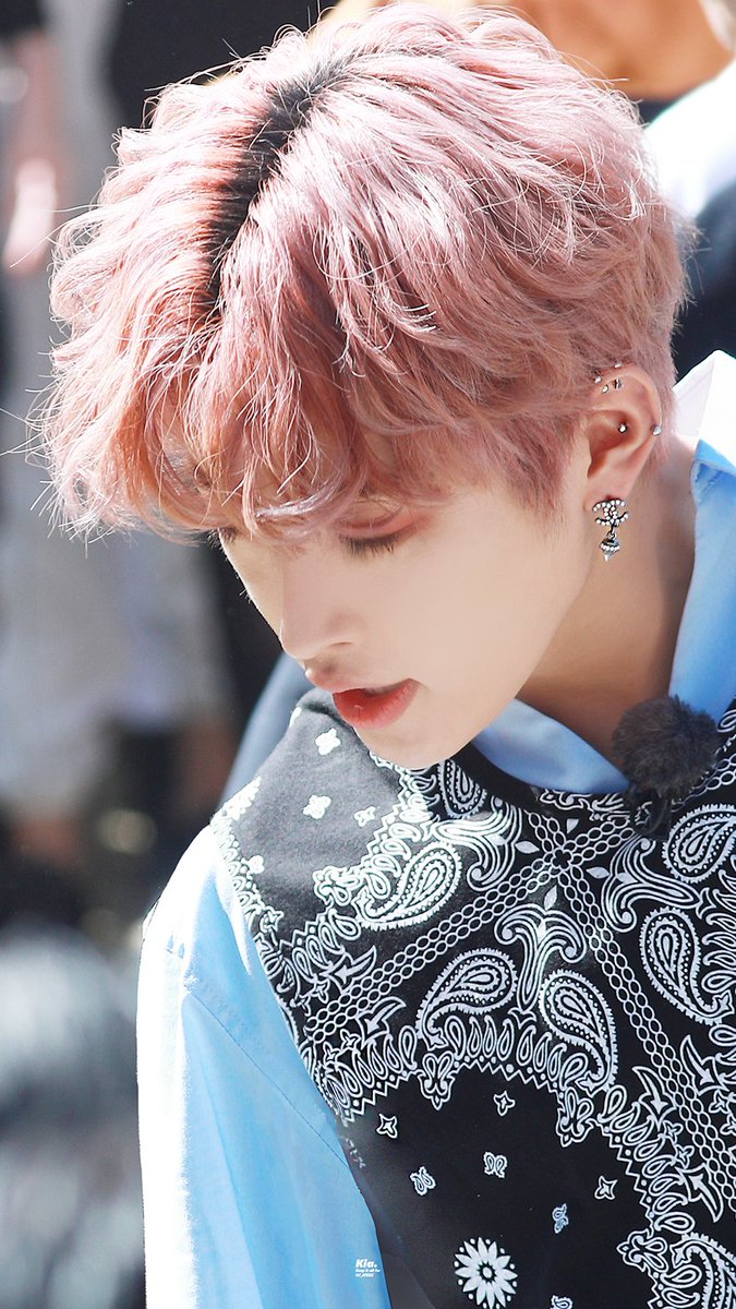 𝓭𝓪𝔂 98: 𝔂𝓸𝓾𝓻 𝓯𝓪𝓬𝓮...your face is so beautiful, it is as if everything was put with the greatest delicacy by the most beautiful hands. #ATEEZ    #에이티즈    #홍중  #HONGJOONG  @ATEEZofficial