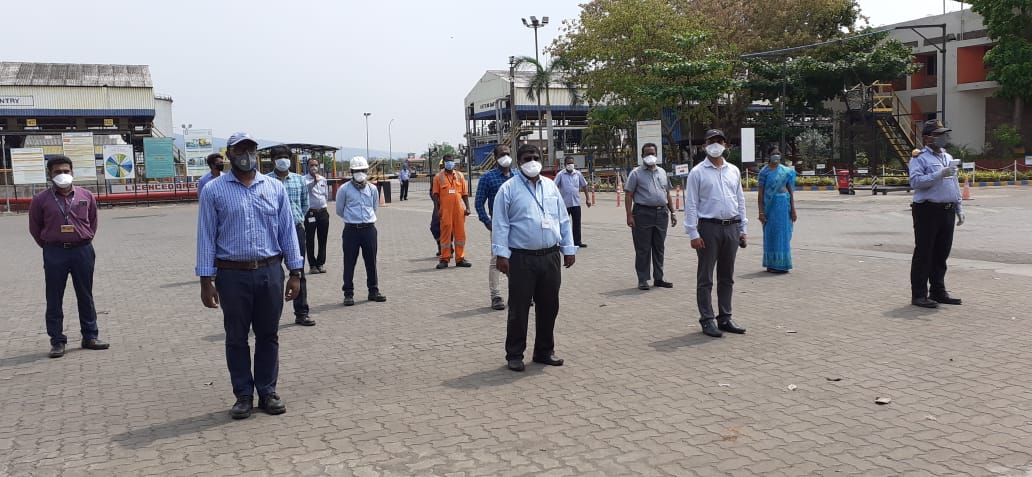 bpcl_vizag's tweet photo. Everyone wears a mask at workplace at BPCL Visakha Installation. We urge you to do too. #IndiaFightsCorona @ts_state @8singhi @BPCRetailNellor @BPCRetailHyd @BPCRetailMysore @BpclNizamabad @SaibalMukherji @BPCRetWarangal @BPCLretailVwada @BPCRetailChn https://t.co/qtXCLswvNi