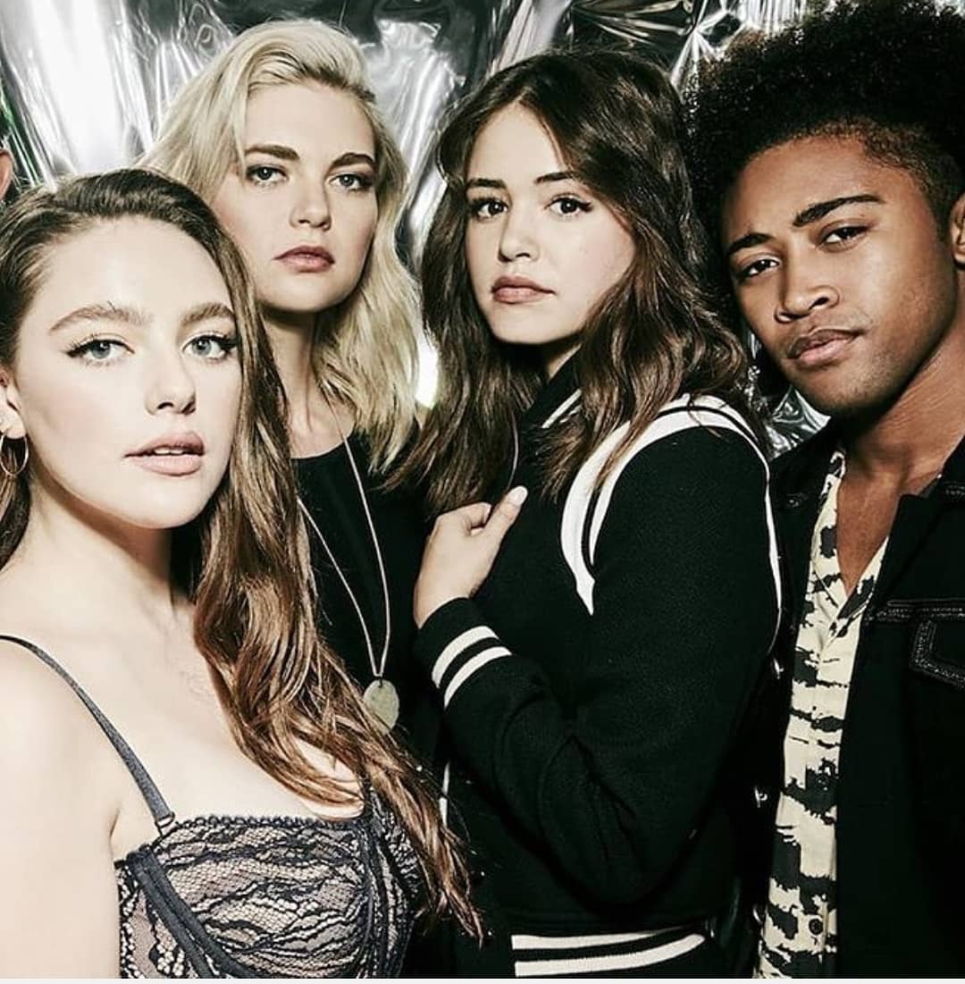Alex_Chatman's tweet photo. The Fab 4 ππππ #Hope #Josie #Lizzie #MG #Hosie #LizzieG #Legacies https://t.co/FWVMzRxKnK