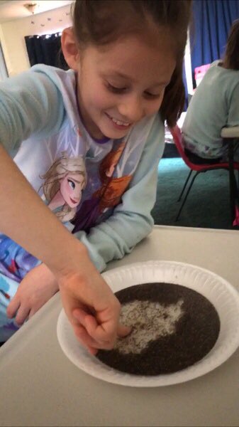 GallatinElem's tweet photo. STEAM activities on STEAM Wednesday #galgrizzlies #gallatinpta @dusdsteam https://t.co/8hQ1VXb1v8
