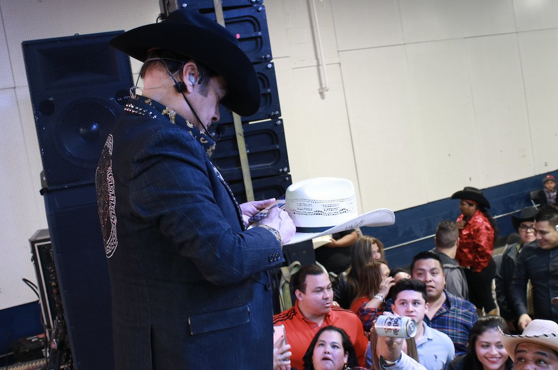 tigresdelnorte's tweet photo. Estamos seguros que pronto podremos volver a estar juntos, firmándoles autógrafos y cantando juntos. ¡Les mandamos un abrazo! https://t.co/4FRYX9T1IT
