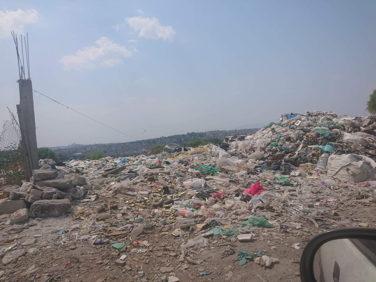tultitlanEdoMex's tweet photo. INSISTIMOS ¿Qué están haciendo las autoridades al respecto?
@pciviledomex @SaludEdomex @propaem_sma ⚠️ Avenida Ecología, Sierra de Guadalupe, #Tultitlán. https://t.co/PQ9Nz42toi