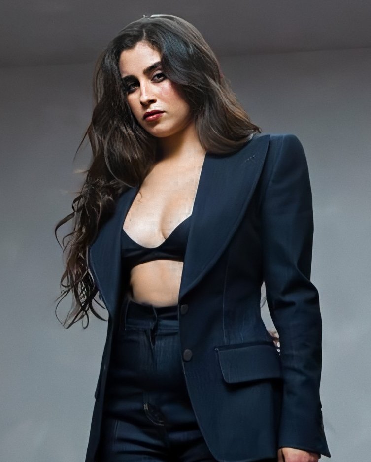 laurenjpics's tweet photo. singer or FBI agent? https://t.co/1IJSbydkjV