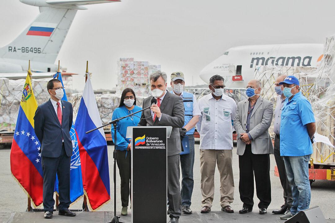 NicolasMaduro's tweet photo. En nombre del pueblo venezolano agradezco al Presidente Vladímir Putin y al pueblo ruso por toda la cooperación y solidaridad con Venezuela, expresada de forma real y concreta en el envío de ayuda humanitaria para proteger la salud de nuestra población. ¡Este es el mundo nuevo! https://t.co/h5UPjE1C9d