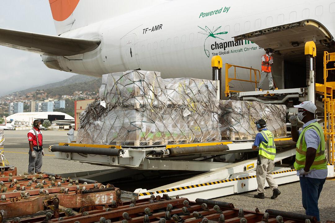 En nombre del pueblo venezolano agradezco al Presidente Vladímir Putin y al pueblo ruso por toda la cooperación y solidaridad con Venezuela, expresada de forma real y concreta en el envío de ayuda humanitaria para proteger la salud de nuestra población. ¡Este es el mundo nuevo!