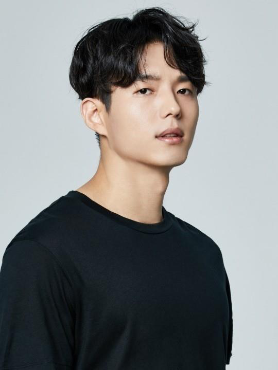 kdramacasting's tweet photo. #HaJoon reportedly cast as one of main leads of OCN drama <#TheyWereThere>, he will act as Shin Joon-ho who is a detective and volunteers for the missing task force to find his lover #SeoEunSoo.
#GoSoo
#AhnSoHee
#HeoJoonHo https://t.co/nZs8Q2qsiP