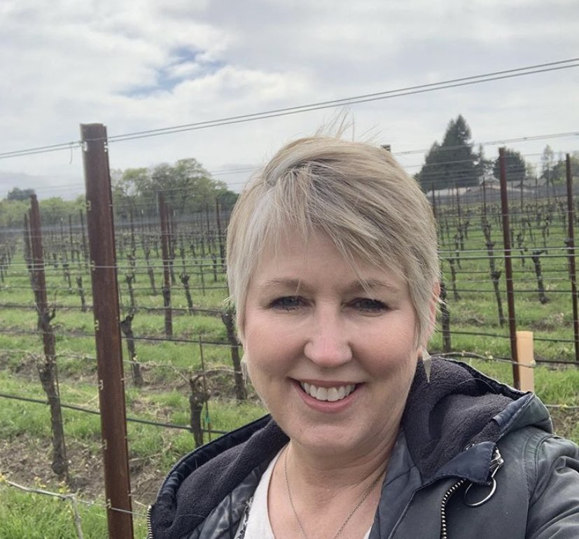 inmanfamilywine's tweet photo. One benefit of being the grape grower, winemaker, shipping director, and forklift driver?
@PinotMaven can practice #socialdistancing and keep everything going!
Hope everyone is staying healthy and buying lots of #SonomaWine.
#WomenWinemakers #SupportOurWineries #SmallBusiness https://t.co/Lh58yZrgRH