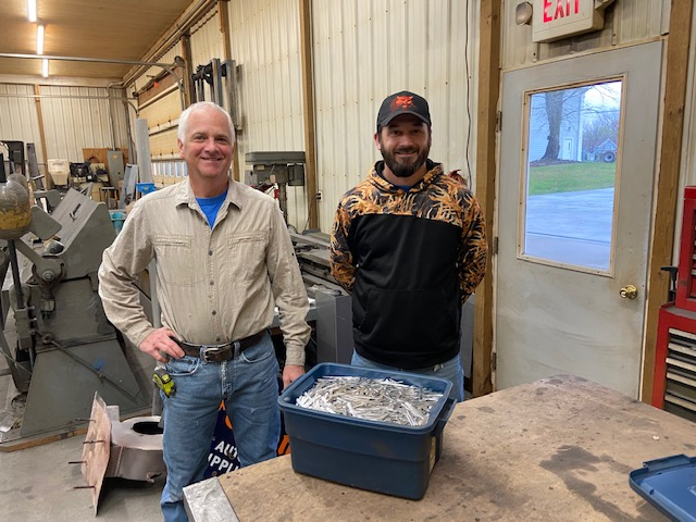 smartunionworks's tweet image. SMART SM Local 33 members in Ohio doing their part to protect front line workers with a new batch of nose strips for volunteer mask makers. #BuildingTradesWhateverItTakes