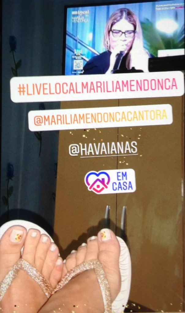 JusieliS's tweet photo. @MariliaMReal Linda e plena @havaianasBR #LiveLocalMariliaMendoca https://t.co/isj4JEABtM