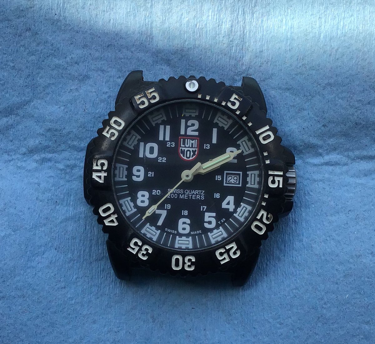 handmader777's tweet photo. ルミノックスのガラス交換と修理依頼です⌚️

自分で電池交換したら動かなくなったとのこと😥
三枚目の写真にある、ムーブメントのオレンジ色のフィルムがありませんでした。
これが無いだけで動きません。
フィルムを入れたら動きました^o^

沢山のご依頼ありがとうございます😊 https://t.co/rNYTr7Emnn
