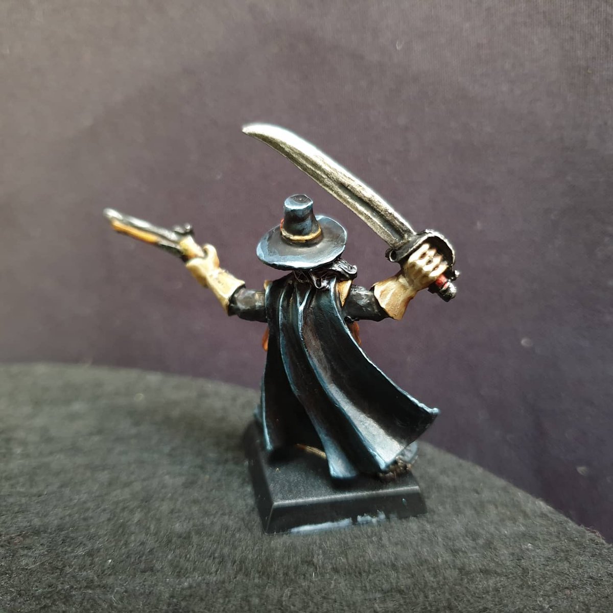 VicHadcroft's tweet photo. Witch Hunter and the Priest done, next working on the Troll Slayer Dwarf ⚒

#miniaturepainting #warhammerfantasy #paintingmodels #warhammerquest  #warhammerclassic #miniaturepainting #PaintingWarhammer https://t.co/CxzGS1Jwnr