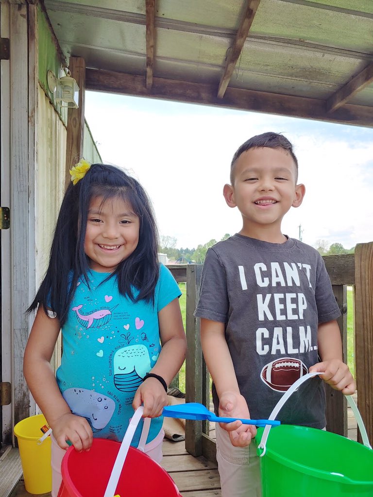 HESHORNETSROCK's tweet photo. Mrs. Buzhardt offered a “social distancing egg hunt” for her 4K students on Tuesday. She got to see their smiling faces from a distance as they searched high and low for eggs. They are able to use the eggs to sort, create patterns, and so much more. #4KROCKS @HESHORNETSROCK https://t.co/AoiNedm3ZH