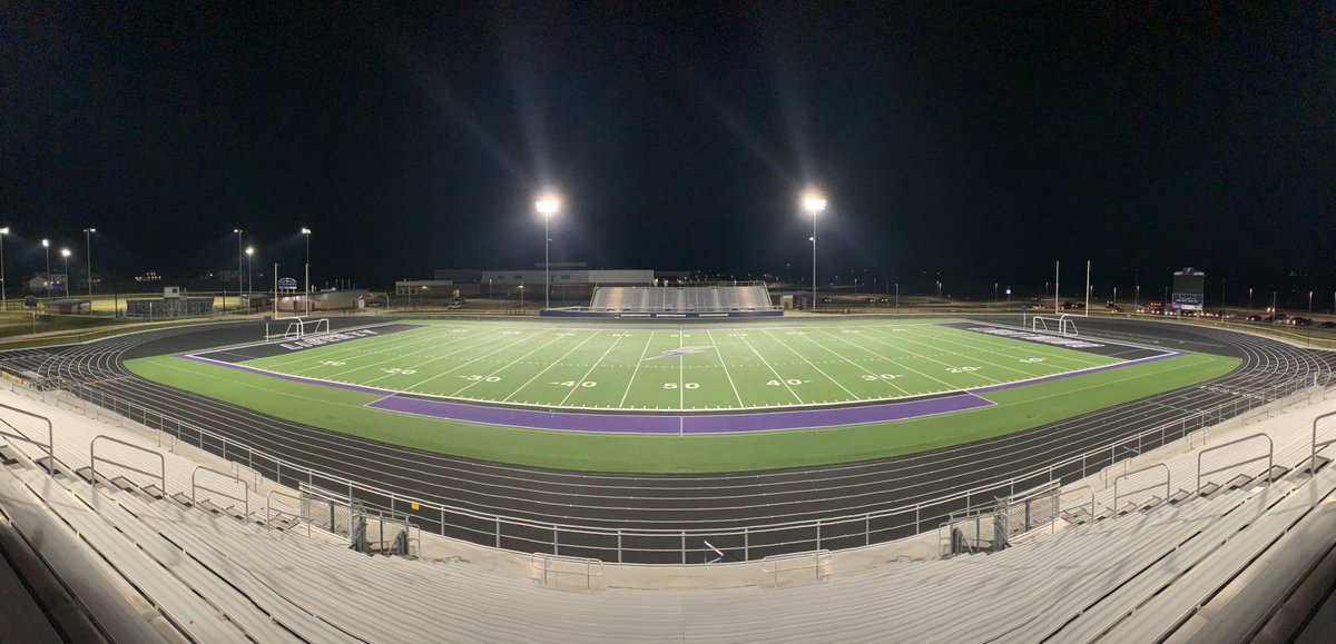 LibertyHS_AD's tweet photo. We lit the campus up tonight for 20 minutes to acknowledge the leadership of our 2020 Senior Class!! @LibertyHS_Kibby @ColbertJust #boltstogether https://t.co/zpcqx90Cqm