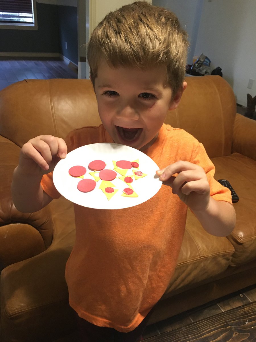 FPSBillieKids's tweet image. Someone looks like he made pizza for dinner!  #FPSPride 🐏 #LearningWhileHavingFun #TeamOehler