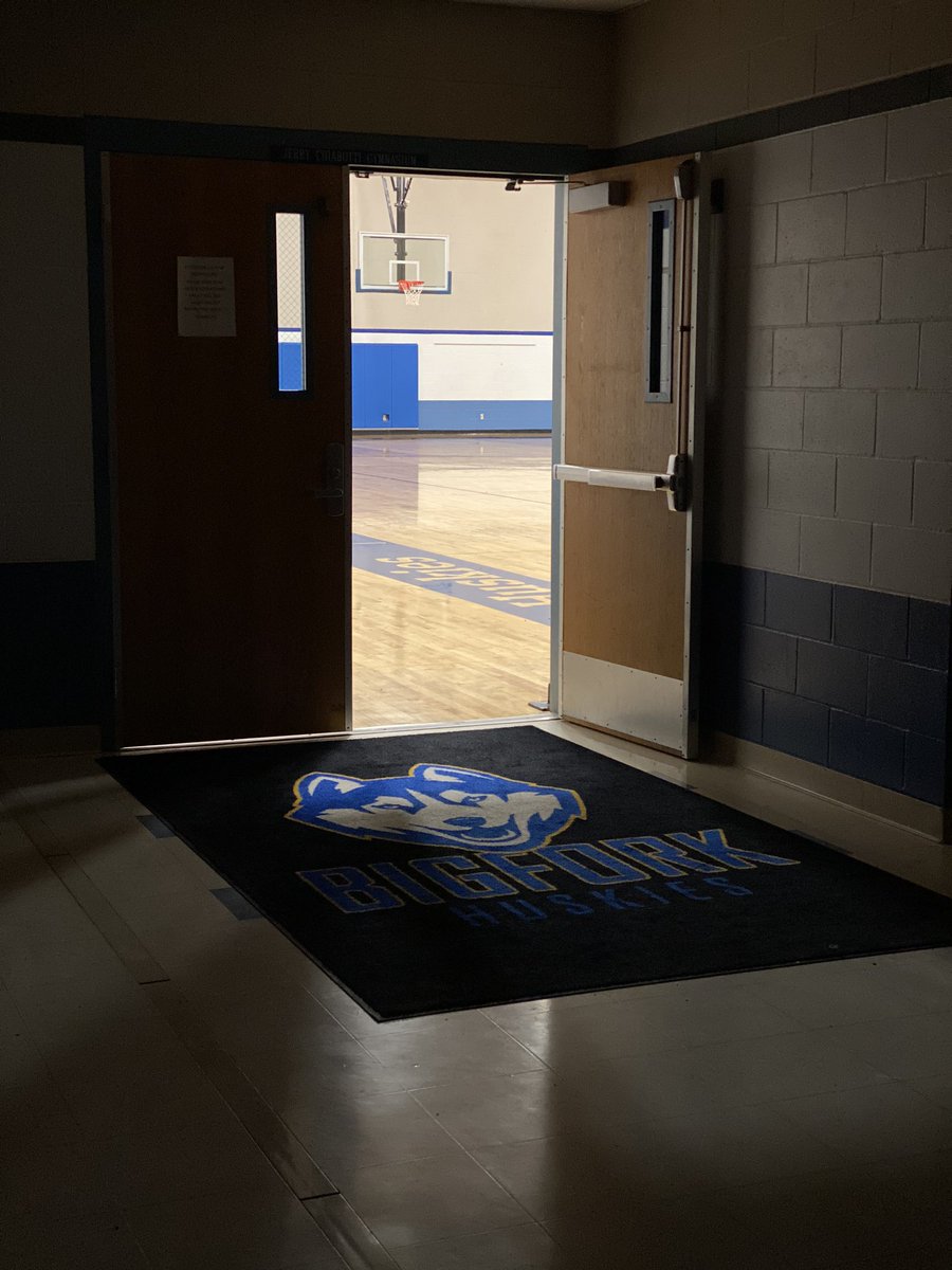 LovdahlHeather's tweet photo. #BeTheLight #InThisTogether #HuskieStrong @ISD_318 https://t.co/FlkbZKqY7N