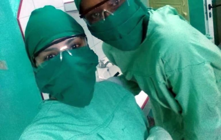 escambraycu's tweet photo. Desde que se abrió el Hospital Provincial de Rehabilitación Faustino Pérez Hernández, de #SanctiSpiritus como centro de aislamiento, Nara Ailec Ruiz Merino trabaja como médico allí https://t.co/JAnCEWSW0t #COVIDー19 #CubaSalvaVidas @DiazCanelB https://t.co/CE9Y6qc9ew