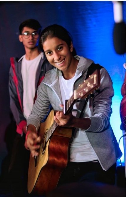 Day 23 April 9I love u ( @JemiRodrigues ), as guitar loves those playful nimble hands. Without your presence ,the string of my heart can't play the amazing song of my life...  . Smile like that in every phase and make your fan happyFans are ur real strength 