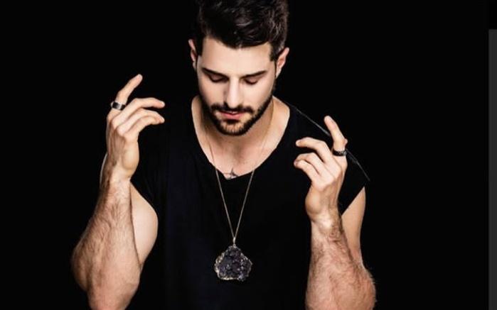 essenciaptrillo's tweet photo. Quem aí tá esperando dá 00:00 hs pra ouvir o hino?? 💥💥💥💃
Daqui a pouquinho sai o remix de @alokoficial para o single "Physical" de Dua Lipa 💥
.
.
#alok #djalok #alokteam #alokteamfans #DuaLipa #physical #remix #lanca #dua https://t.co/VnxVvuvEqK