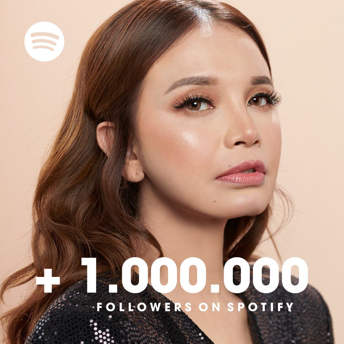 PR_Surabaya's tweet photo. Selamat teh @mynameisrossa sekarang teteh menjadi penyanyi wanita indonesia ke-4 all genre yang memiliki akun spotify diatas 1 juta follower😍😍😍😍👏👏👏👏 https://t.co/YbiYQr039C