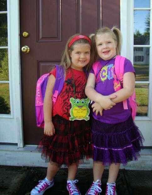 Dartmouth2023's tweet photo. Jessica and Emily Daggett's first day of Kindergarten! #WayBackWednesday #DartmouthPride #SocialDistancingSchoolSpirit @DartmouthHS @MrsMariakelly https://t.co/69cBVJ95z0