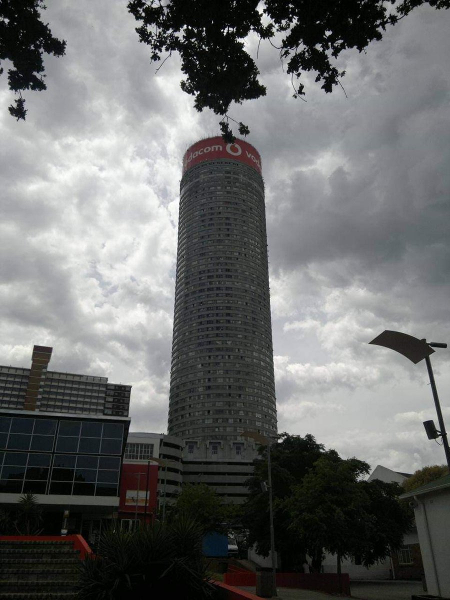 jeevaGovender's tweet photo. Downtown Jozi's Ponte building shrouded in chalky cumulus clouds 

#21DayPhotoChallengeSA https://t.co/G81g3HJMIy