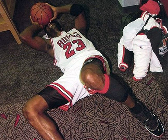 We know how this ends. The Bulls won Game 6 to wrap the greatest season ever. Jordan's 27.3 PPG was his lowest ever for the Finals, but we know he's on his own scale :)Alcindor '71 — 27.0Hakeem '94 — 26.9Dirk '11 — 26.0Moses '83 — 25.8LeBron '13 —25.3Bird '86 — 24.0