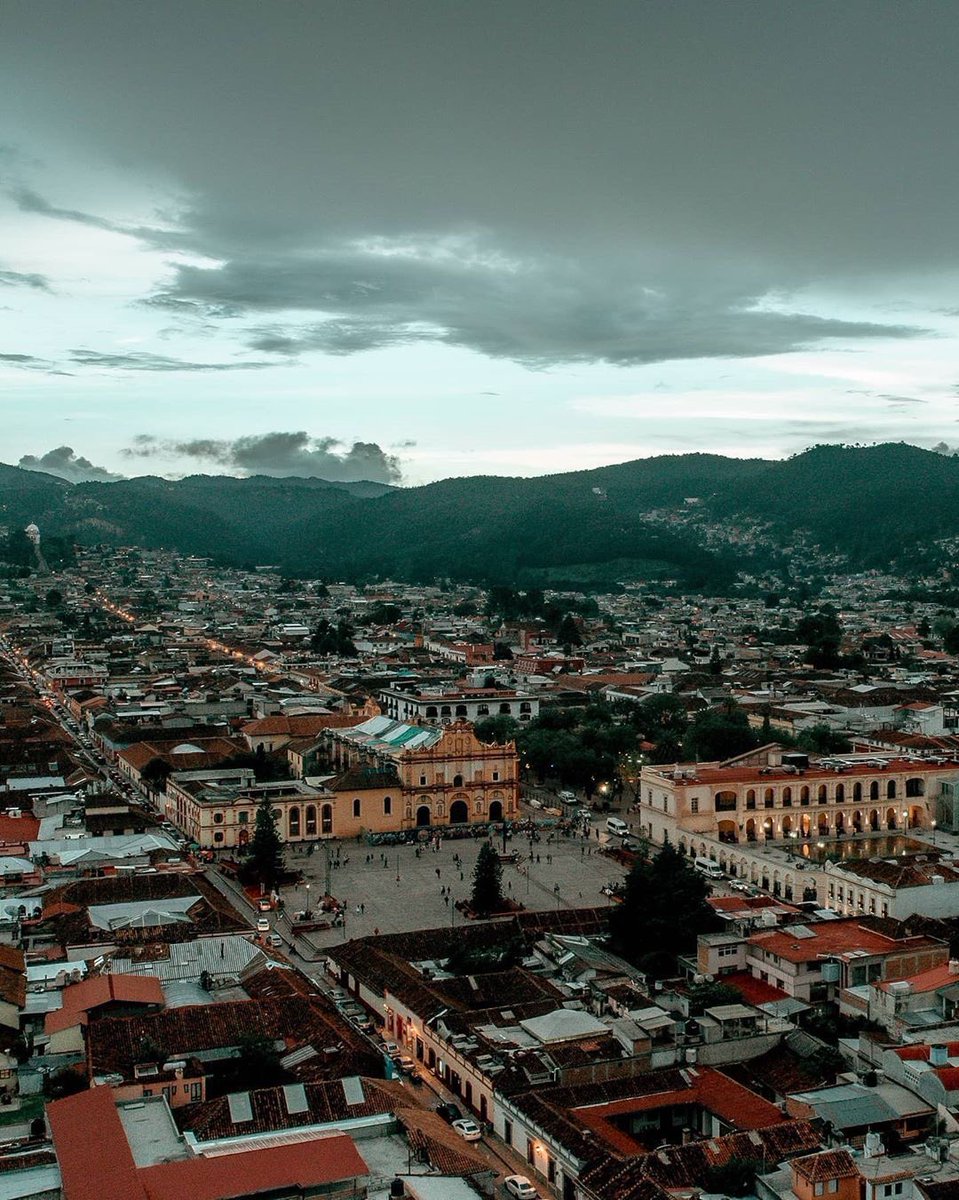 InspiraChiapas's tweet photo. #SiFueranVacacionesYo estaría disfrutando de atardeceres en el pueblo mágico de San Cristóbal de Las Casas. #Chiapas https://t.co/KZ6UqtaGqb
