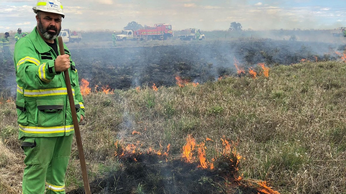 FFMVic's tweet photo. We have completed cultural #PlannedBurning of 87 hectares near #Dingee, #Kamarooka North and #Tandarra. You may continue to see smoke in the surrounding areas. Thank you to the local community for your understanding. Updates at: : https://t.co/DANG6jOYU6. #FFMVic https://t.co/toVhCitZ8c