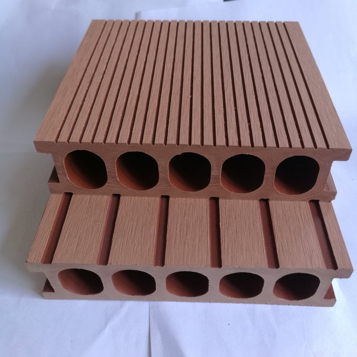SenruiWpc's tweet photo. Sample-150*40mm
round hole
#wpcdecking #woodplastic #outdoordecking https://t.co/yFOkguXSAE