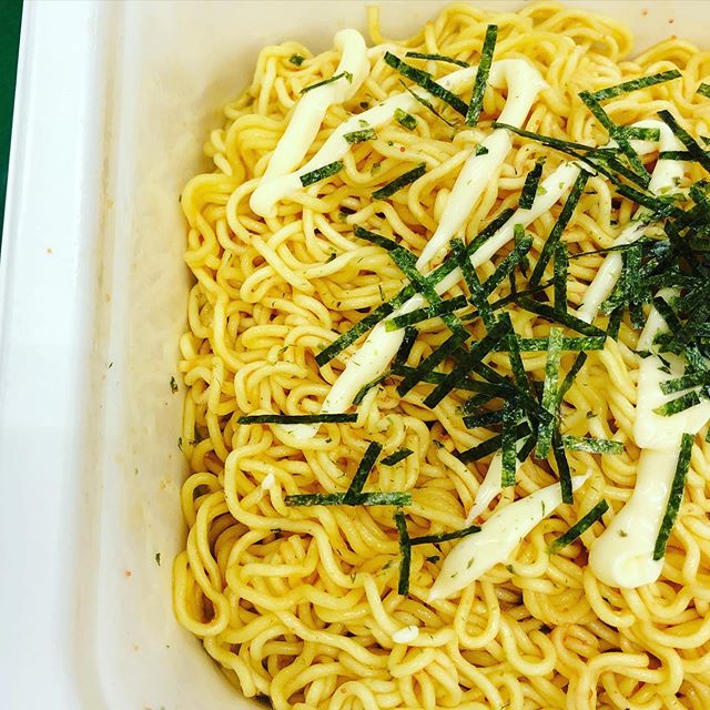 うまみ塩焼そば俺の塩たらこ味大盛の実食レビュー 年4月発売 ページ 3 パール塗装のガンプラなどなど Since07