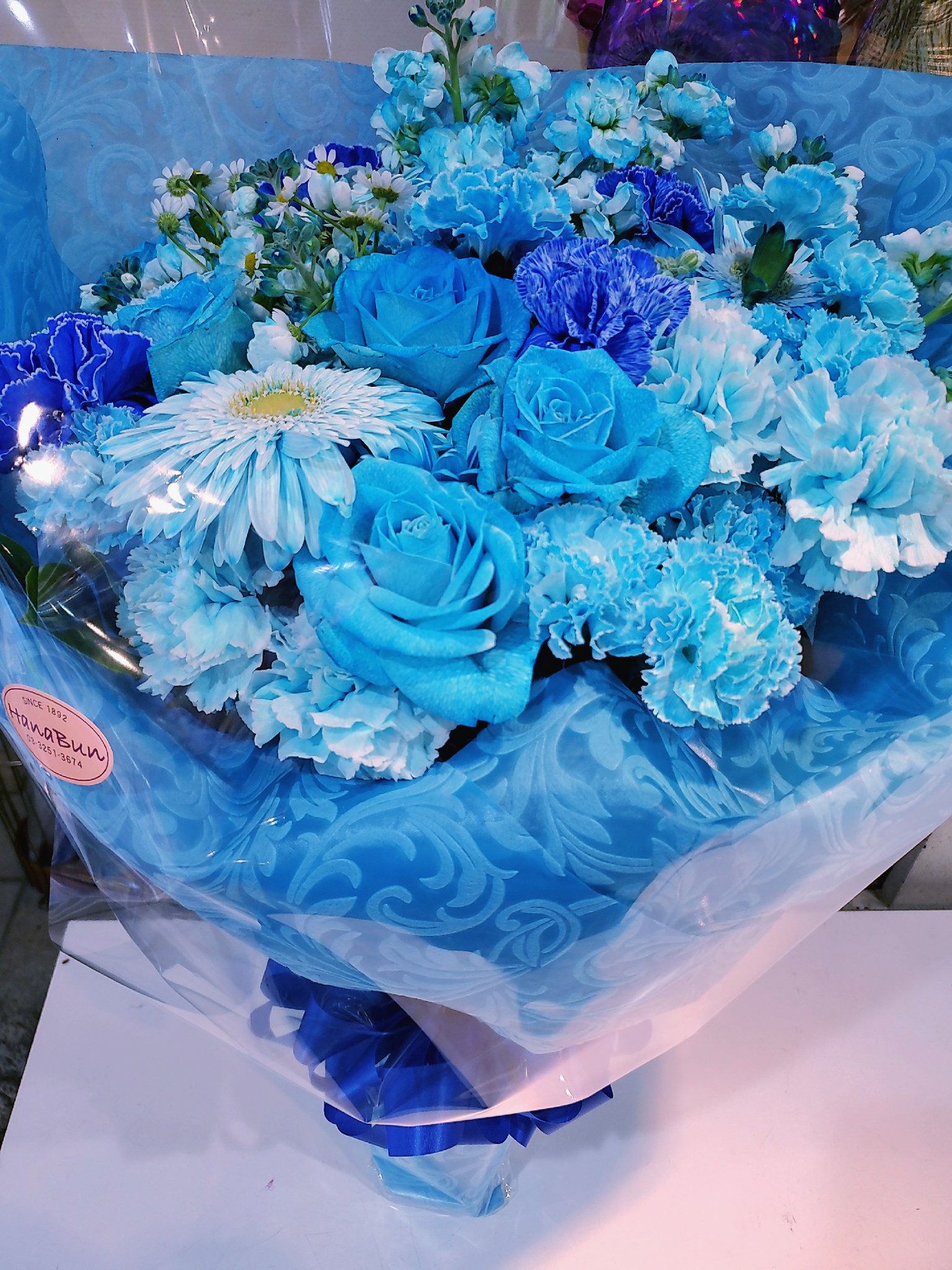 花文 母の日バスケット受付中 たまっている画像がまだ御座いますのでアップさせてくださいませ こちらは水色系の花束 です ちょびっとロイヤルブルーも入っています ご注文戴きまして誠に有難う御座います T Co Sa7tgy9bya