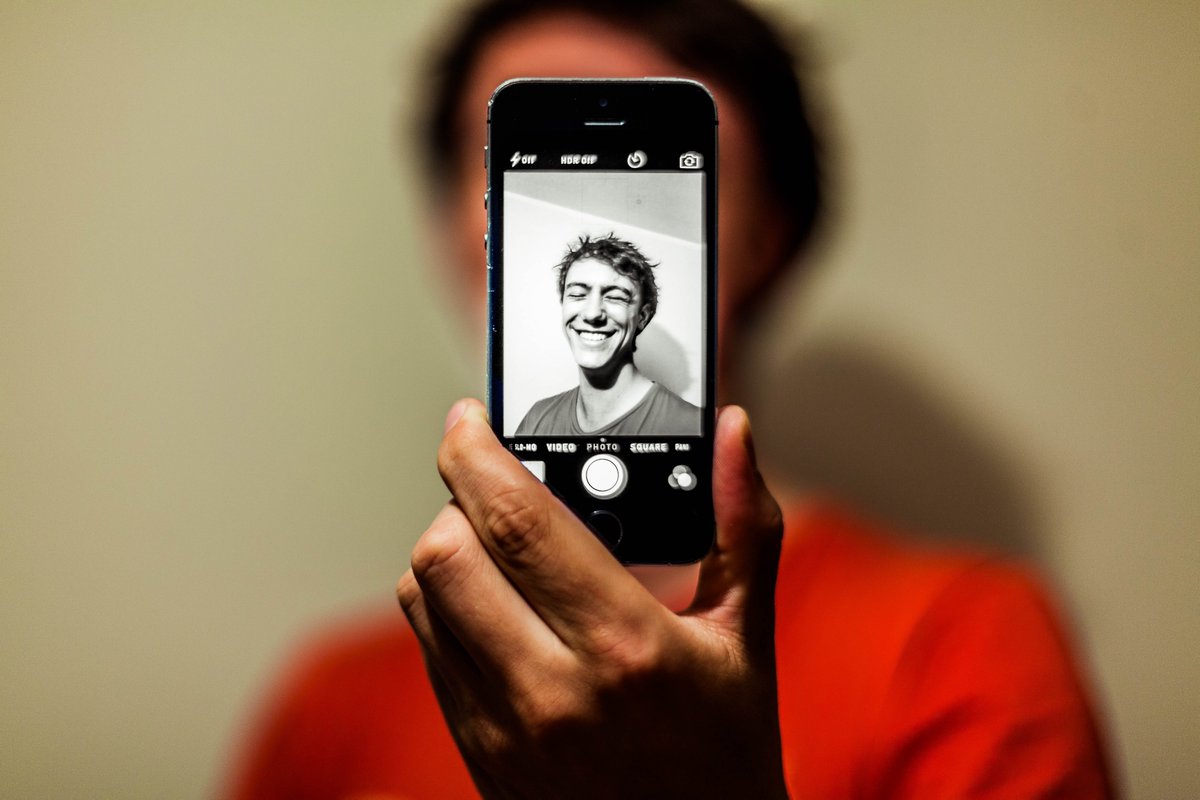 frichot_'s tweet photo. A selfie can be a powerful way to make a statement in expressing yourself to the world #ALM101 Photo by Antoine Beauvillain on Unsplash https://t.co/IilclZa1Ne