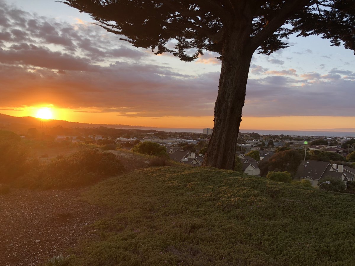 jerialbert's tweet photo. Monterey Peninsula sunset.  #StayAtHomeOrder #lovewhereyoulive #Blessings https://t.co/LNCsonUpW2