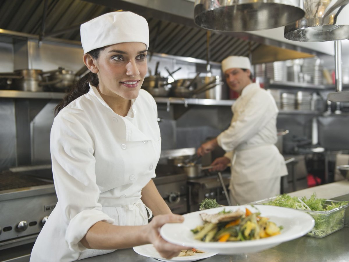 KevinLe05249803's tweet photo. Make your reservations for @RestaurantInt and come have a delicious Lunch from our young chefs-in-training! #HOS2131 @GetCracking https://t.co/g9N9CV4p3c