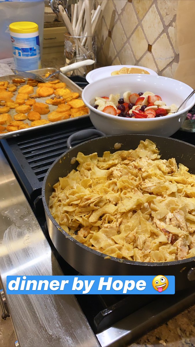 hkullman's tweet photo. Yes I cooked dinner tonight &amp; yes I am PROUD!!! Buffalo Chicken Alfredo 🤪🤠 #CoronaChronicles #CollegeChronicles https://t.co/BbBrQ5VVmM