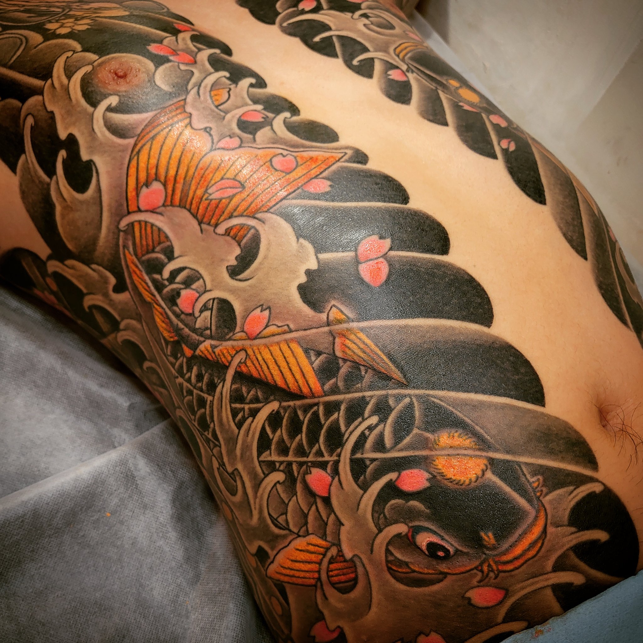 Black Eyes Asami 鯉 桜 胸割り Tattoo Black Eyes Jp 武蔵梵天 彫浅 川崎 向ヶ丘遊園 登戸 横須賀 刺青 Tattoo Blackeyes Japanesetattoo Tattooart Tattooer Tattooist Tattooartists Wabori 和彫り 日本刺青 入れ墨 T
