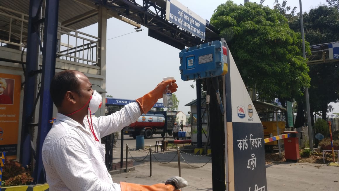 "Take care of your business partners &amp; they will take care of your business"
<a href="/IndianOilcl/">Indian Oil Corp Ltd</a> Terminal at Betkuchi, Guwahati taking precautionary measures against spread of #COVID19 for all business partners who are working so that customers can #StayHomeStaySafe.
#IndiaFightsCorona