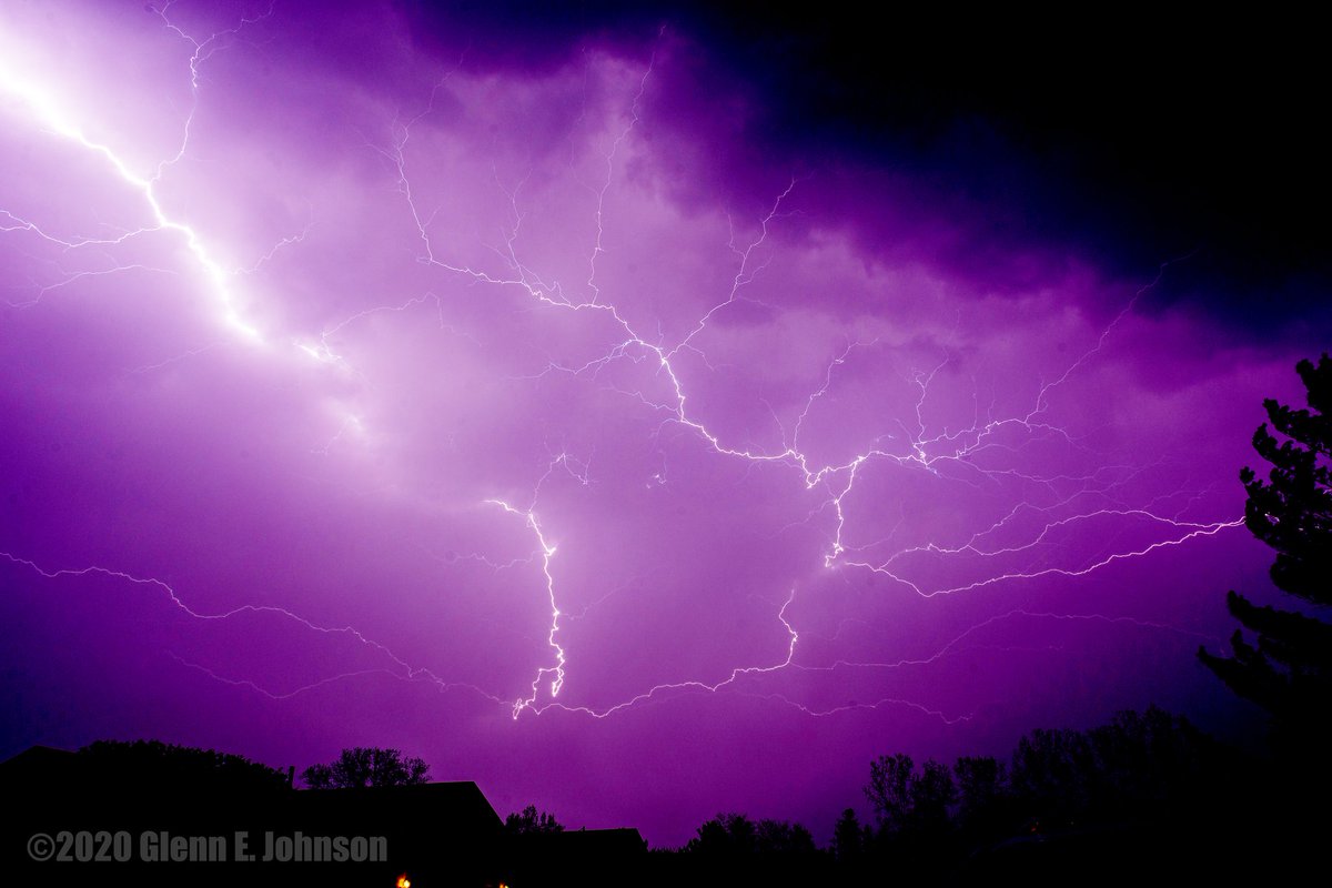 fan_bethesda's tweet image. Totally botched the camera settings for a realistic capture of the severe thunderstorms that just passed through... #Ohio #Lightning #ClarkCountyOhio