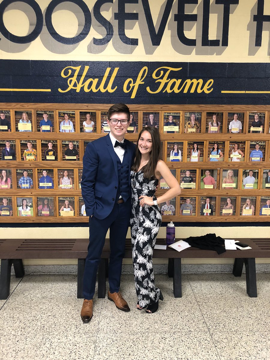 J_Castillo_29's tweet photo. Happy birthday @_juliadudas_ !!! Hope you have a great day!💜🎉 https://t.co/QTVyLBUnMh