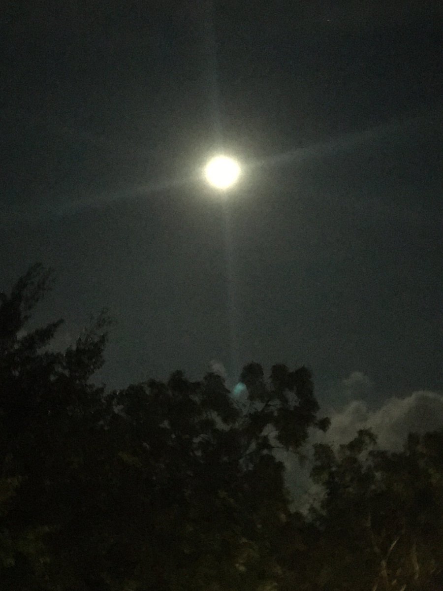 Ya se dieron cuenta que la superluna tiene 6 picos? Estrella judia o de david ... #SenalesInvisibles  #Dios #QuintanaRoo