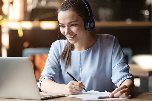 Competence_Site's tweet photo. Neue #Arbeitsformen in Zeiten von #Corona: Sieben Tipps für die virtuelle #Teamarbeit. In dem neuen Blogbeitrag von #perbit erhalten Sie viele Tipps, wie virtuelle Teams effizient arbeiten können. @perbitCloud https://t.co/LjUgOHuIVn https://t.co/WCiWNYUGBq