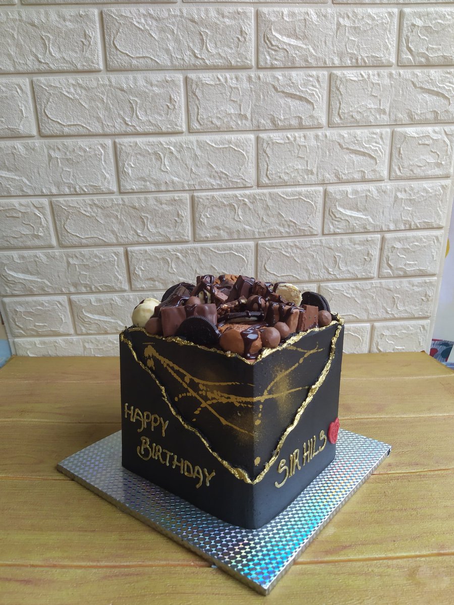 Oh & I make really beautiful & tasty cakes, thanks for the shout out .You can see more of my works in my likes &  http://instagram.com/creamandgold.enugu   https://twitter.com/Sir_Winchester_/status/1248188804416110592