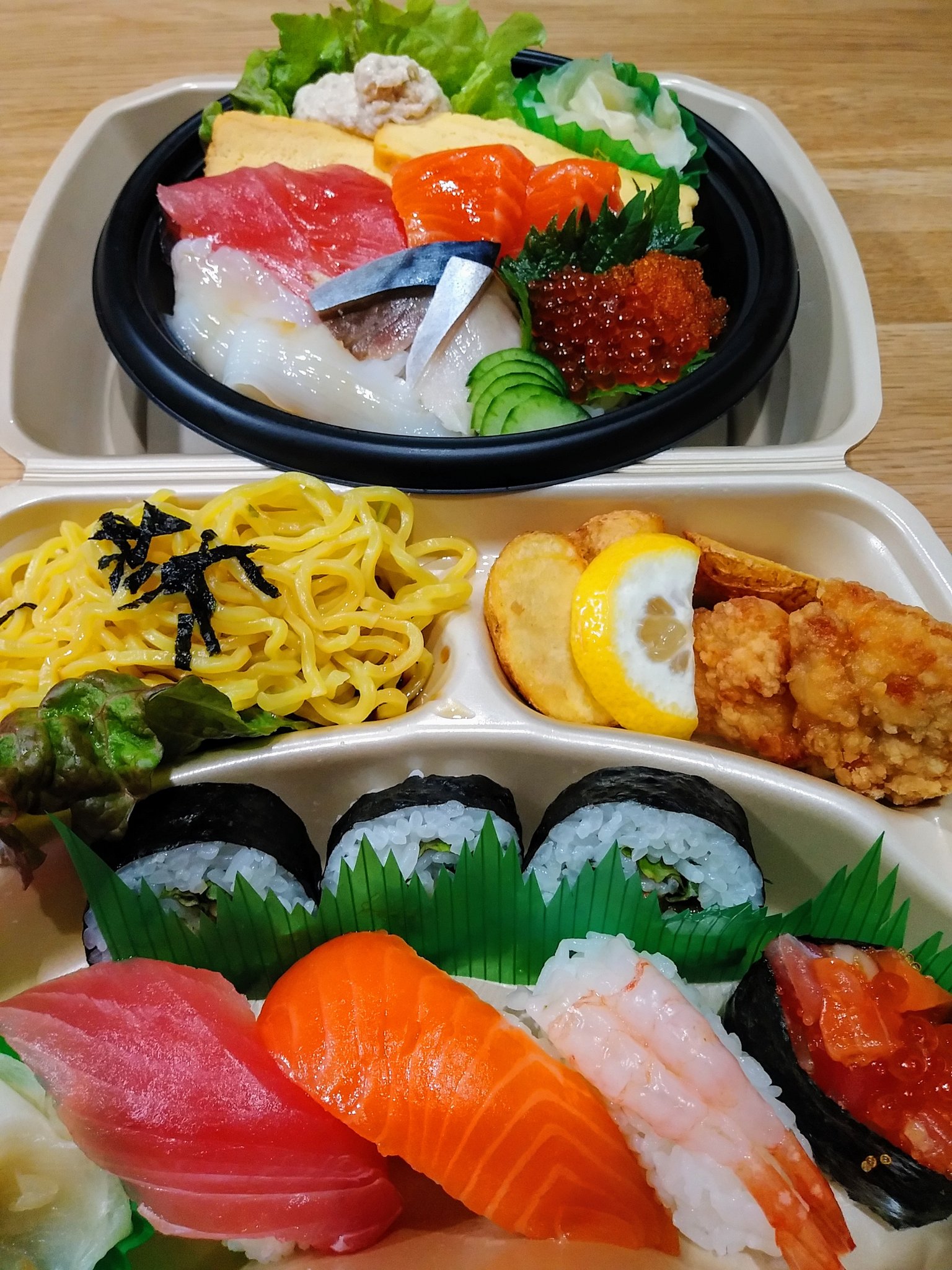 カナへーナ 疲れすぎて根城から すしone 召喚 W 10円 配達無料 札幌海鮮丸系列店なのでザンギ いももちもあります すしザルザンギと生チラシ丼 建物内には同チェーンの話題のミルフィーユカツ キムカツ 北海道 も同居 こちら