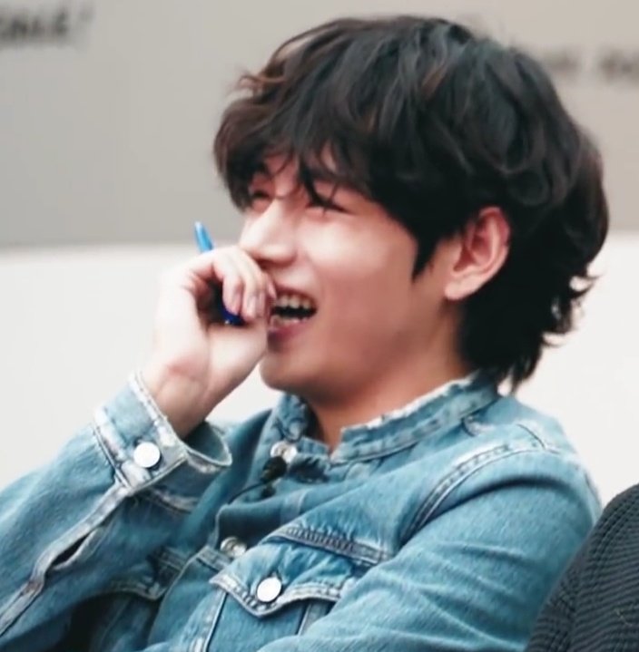 some ss of taehyung bc why not a thread:
