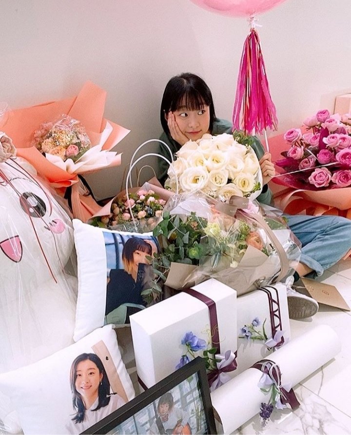 ahk_sm's tweet photo. Yahhhh, love you
Happy birthday 🎂🎊🎉🎉
Kim Da Mi, best wish for u♥️

#HappyDaMiDay 
#김다미_생일축하해요
#봄날처럼_눈부신_다미야_생일축하해 https://t.co/cHrpgaDL8U