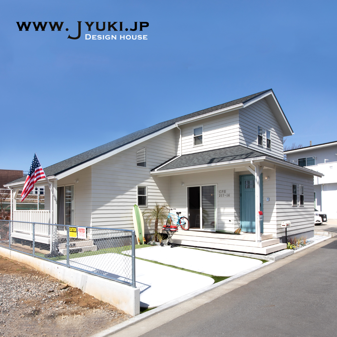 住起産業株式会社 三島の新築注文住宅 函南町仁田に カリフォルニアパームハウス の1号となる新モデルハウスがオープンし 同時に販売がスタート アメリカンリゾート風の 白い家 は 土地 外構 カーテン 主照明 エアコンを全部含めて 3 0万円